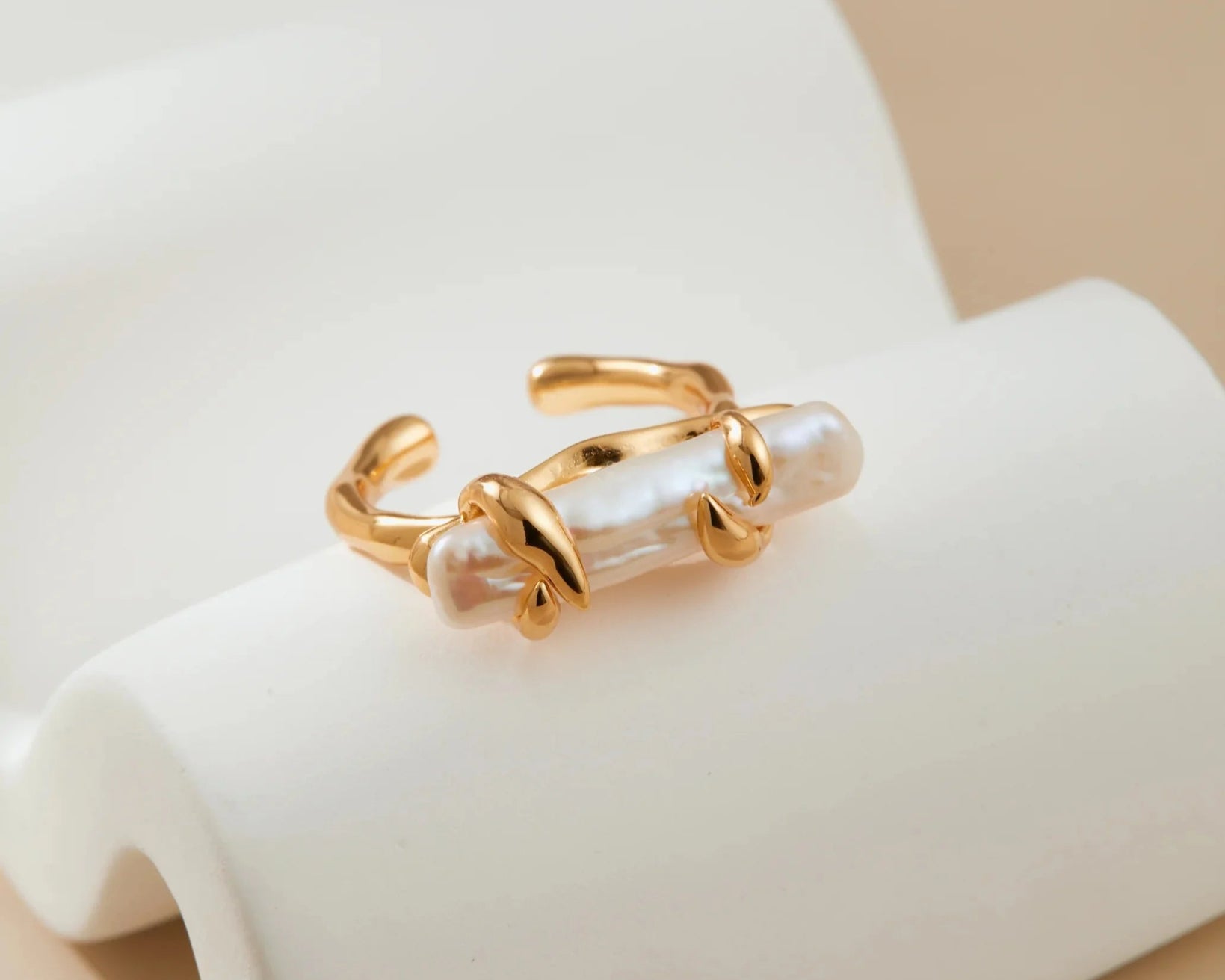 Baroque Pearl Ring - Alarita