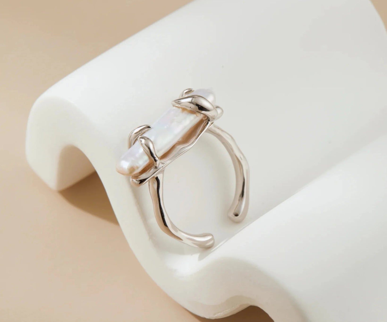 Baroque Pearl Ring - Alarita
