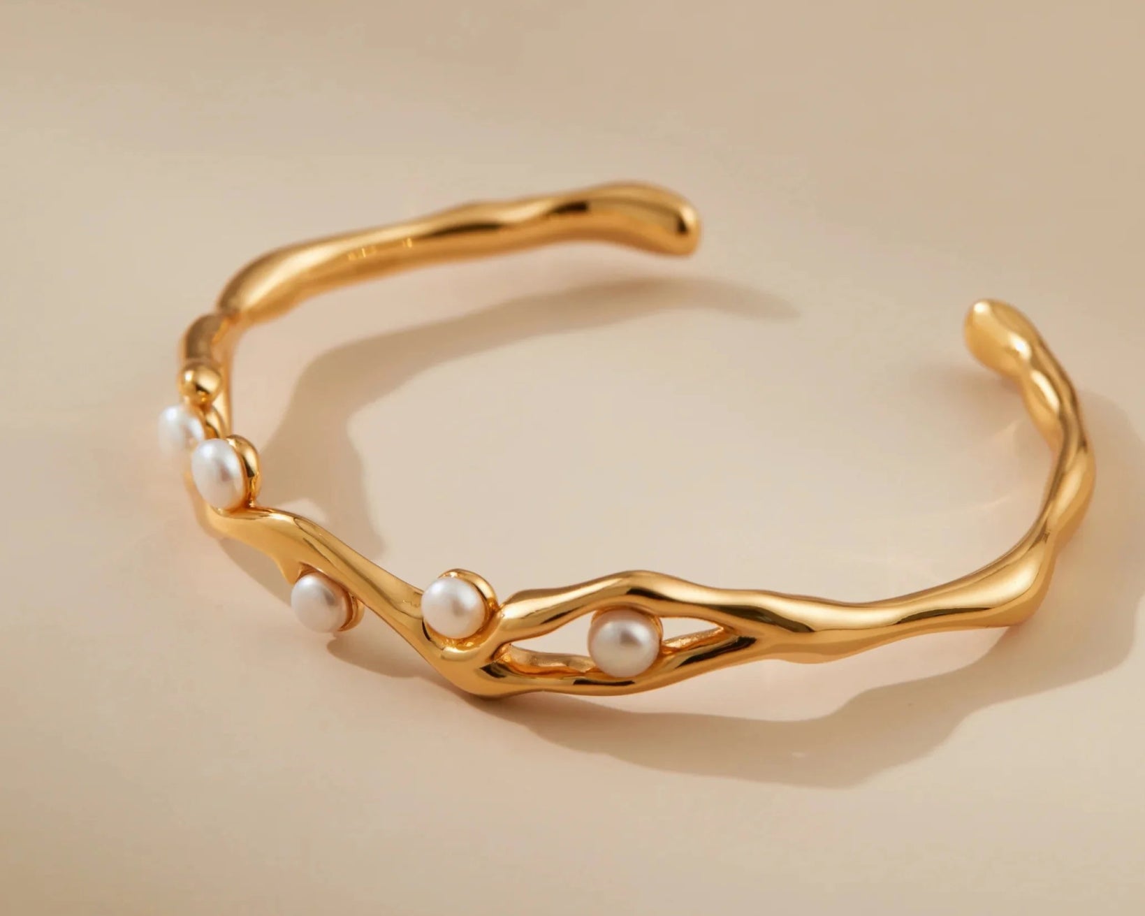 Cloud - Veil Pearl Bracelet - Alarita