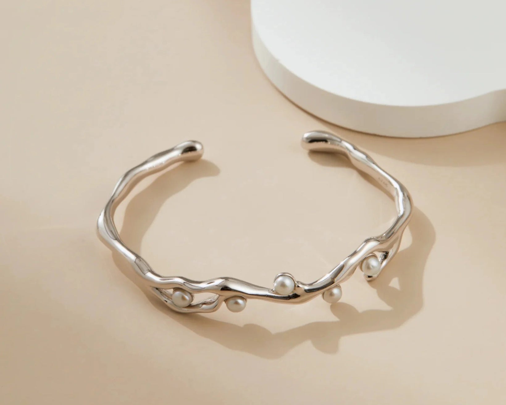 Cloud - Veil Pearl Bracelet - Alarita