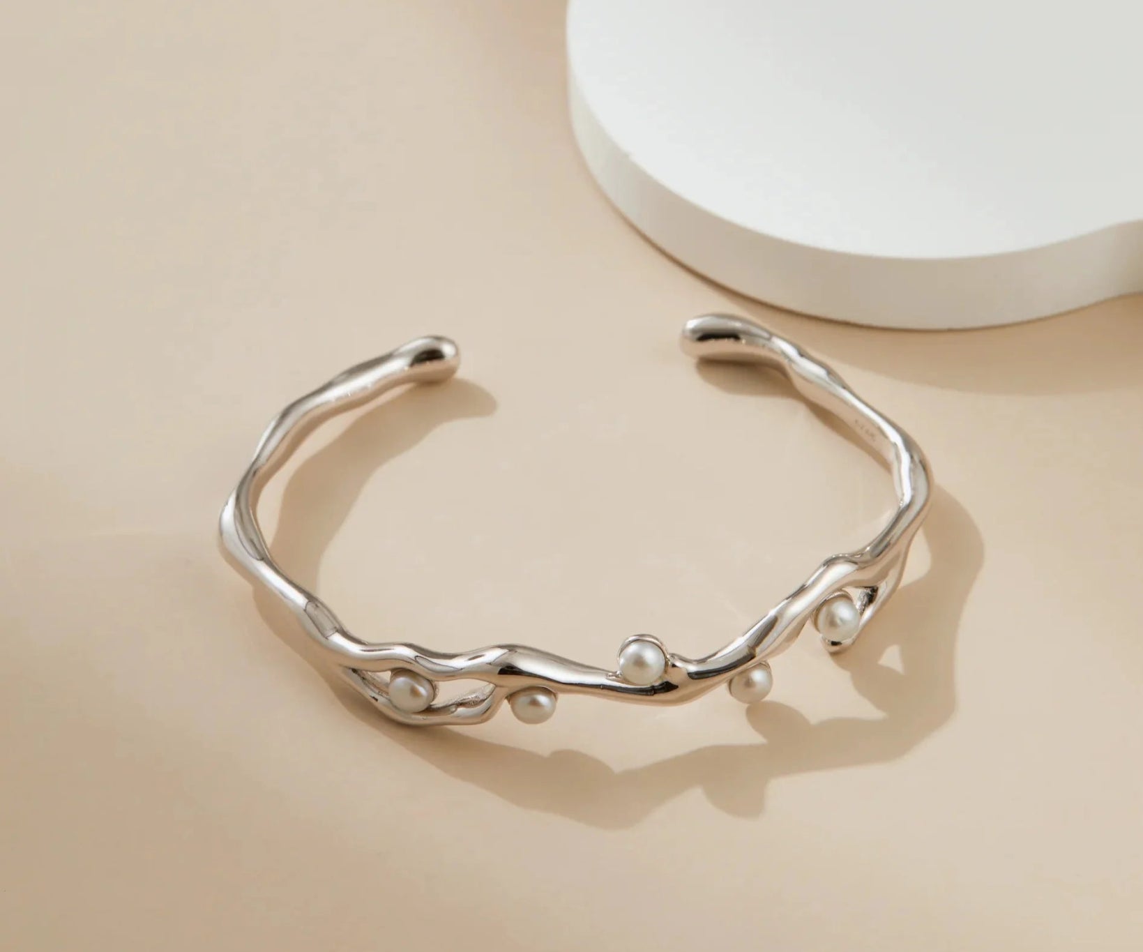 Cloud - Veil Pearl Bracelet - Alarita