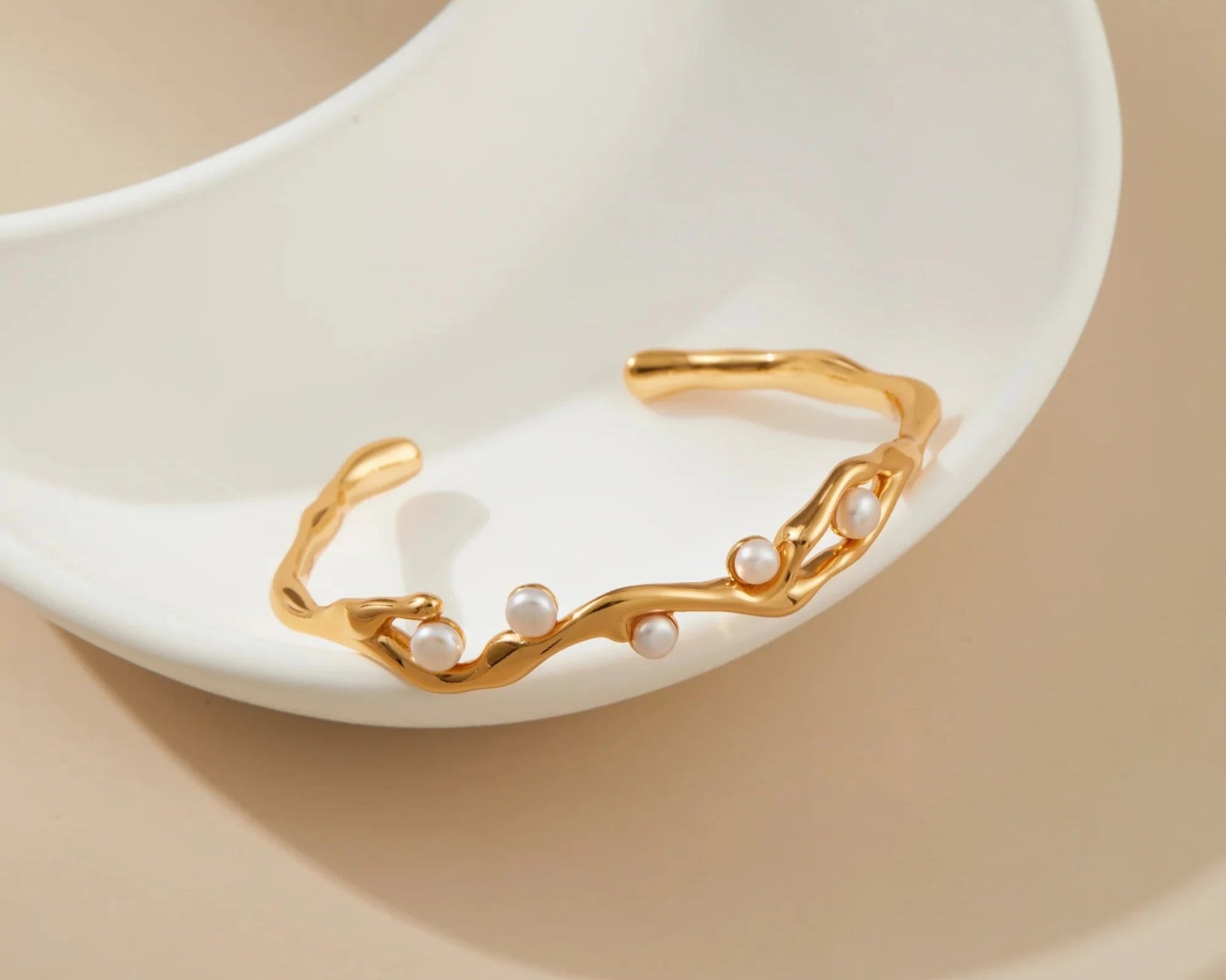 Cloud - Veil Pearl Bracelet - Alarita