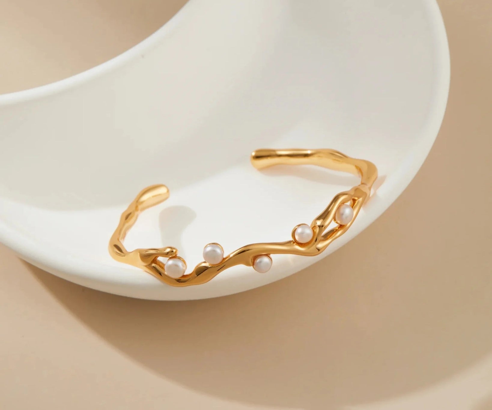 Cloud - Veil Pearl Bracelet - Alarita