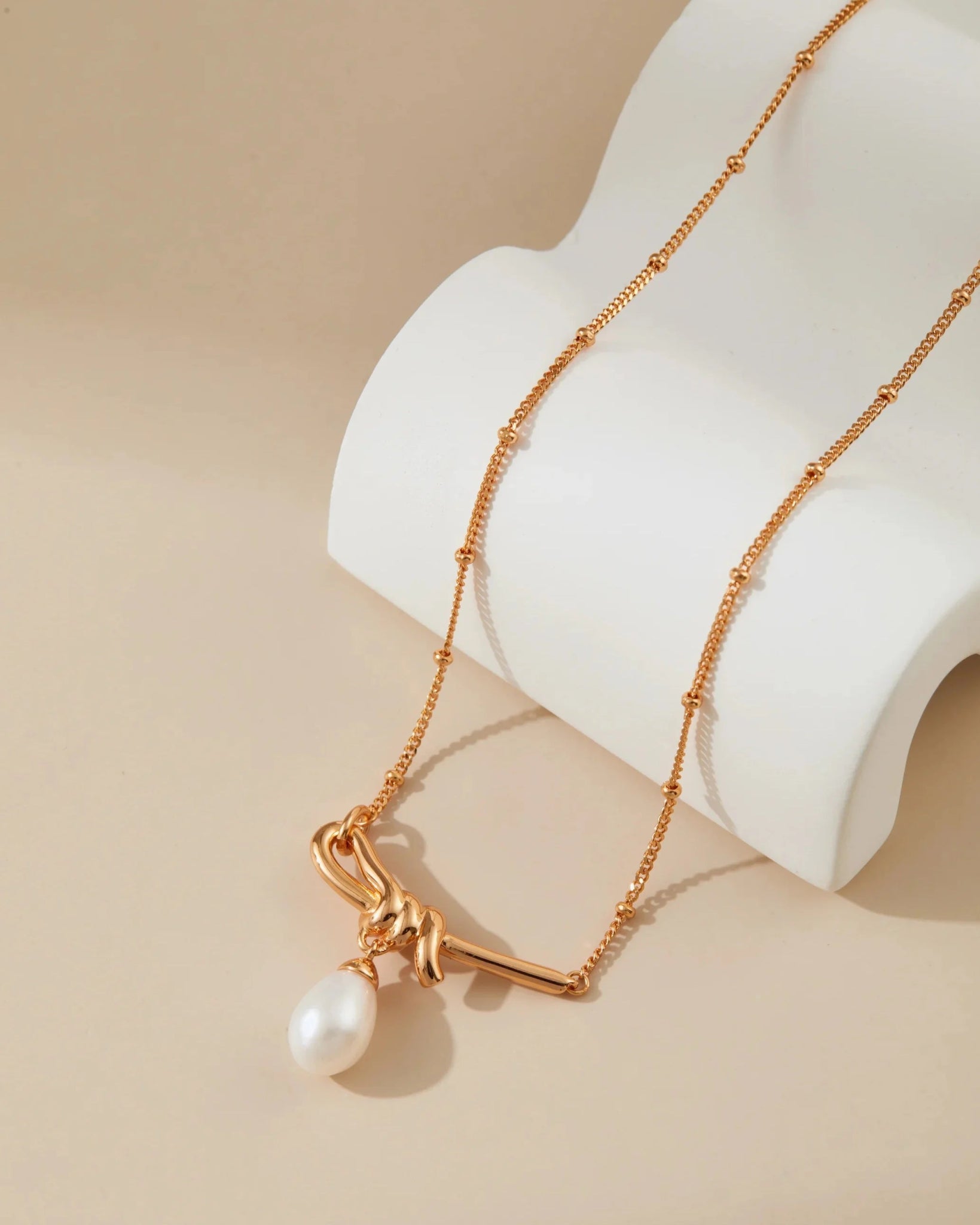 Vintage Gold Knot Pearl Necklace - Alarita