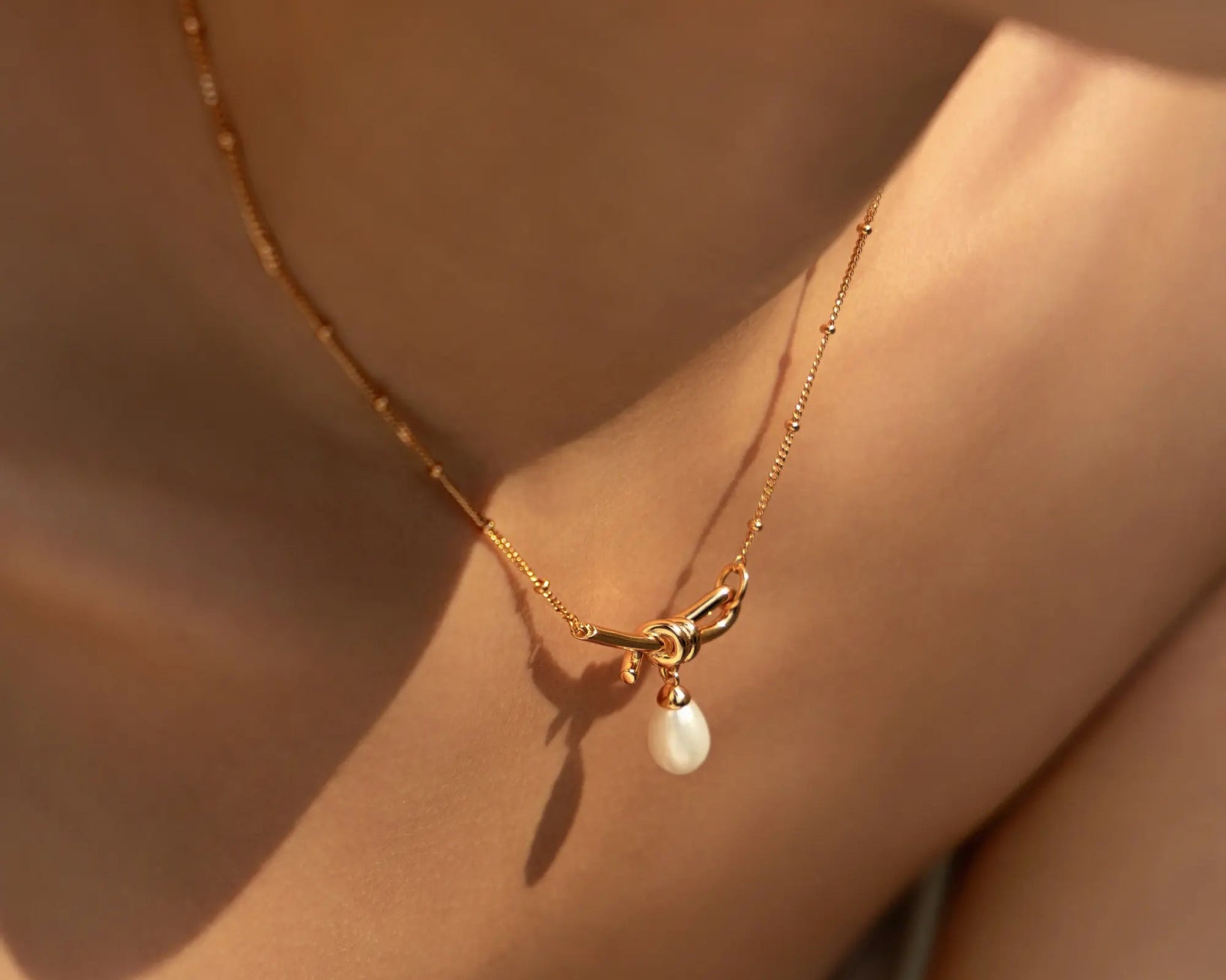 Vintage Gold Knot Pearl Necklace - Alarita