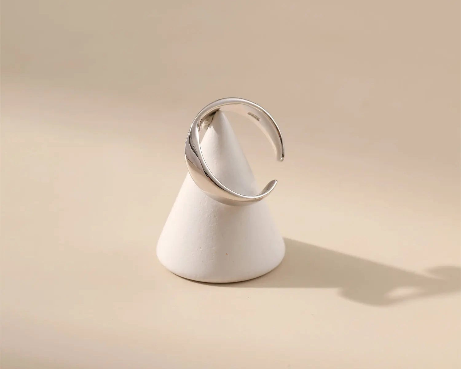 Möbius Twist Texture Ring - Alarita