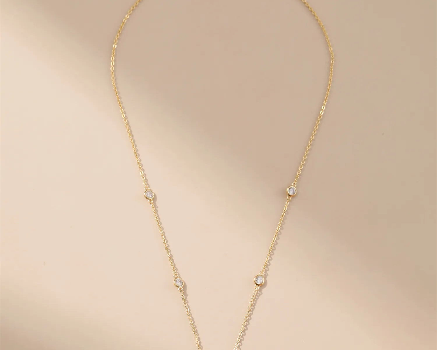 Micro-Set CZ Round Pendant Collarbone Necklace - Alarita