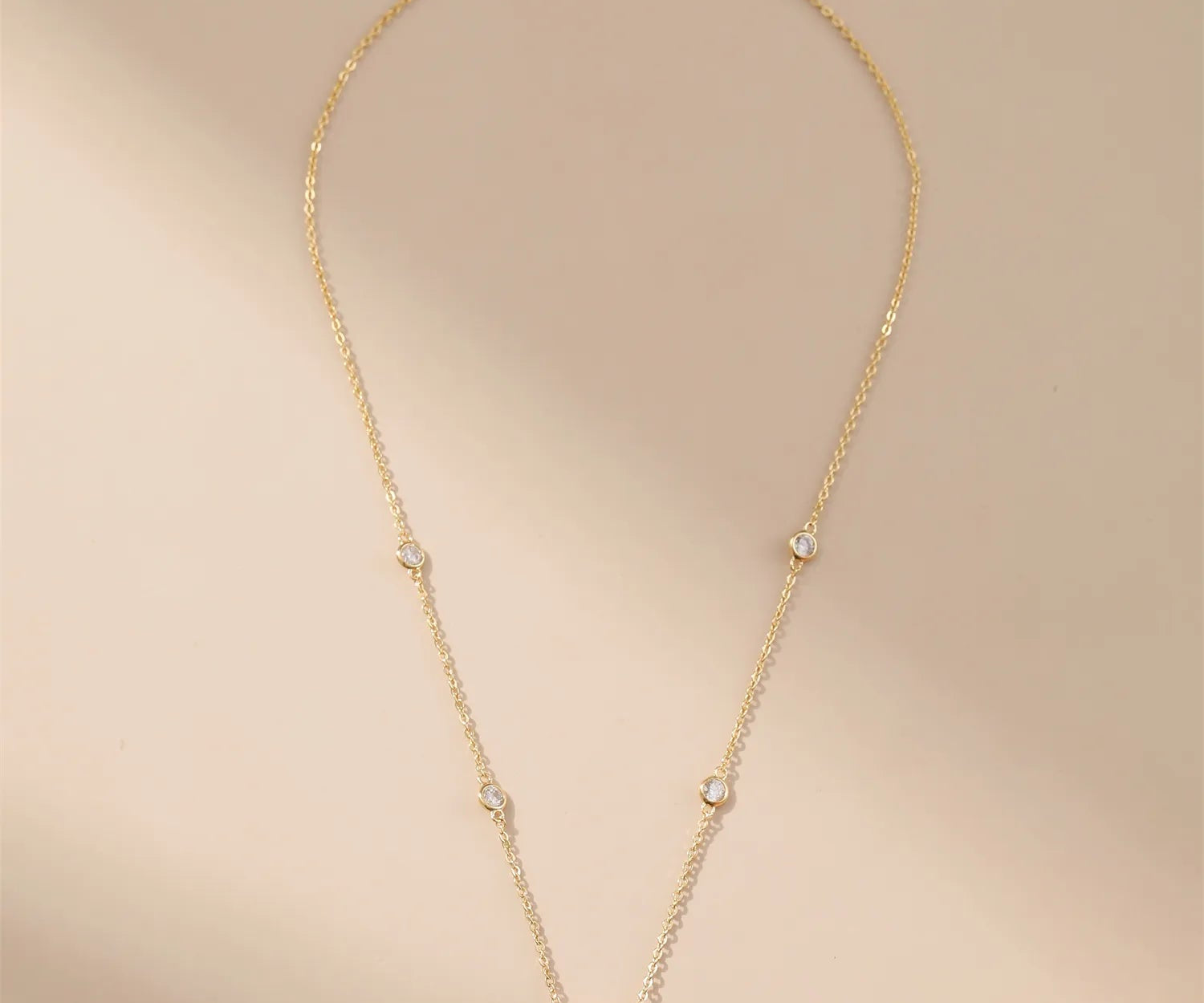 Micro-Set CZ Round Pendant Collarbone Necklace - Alarita