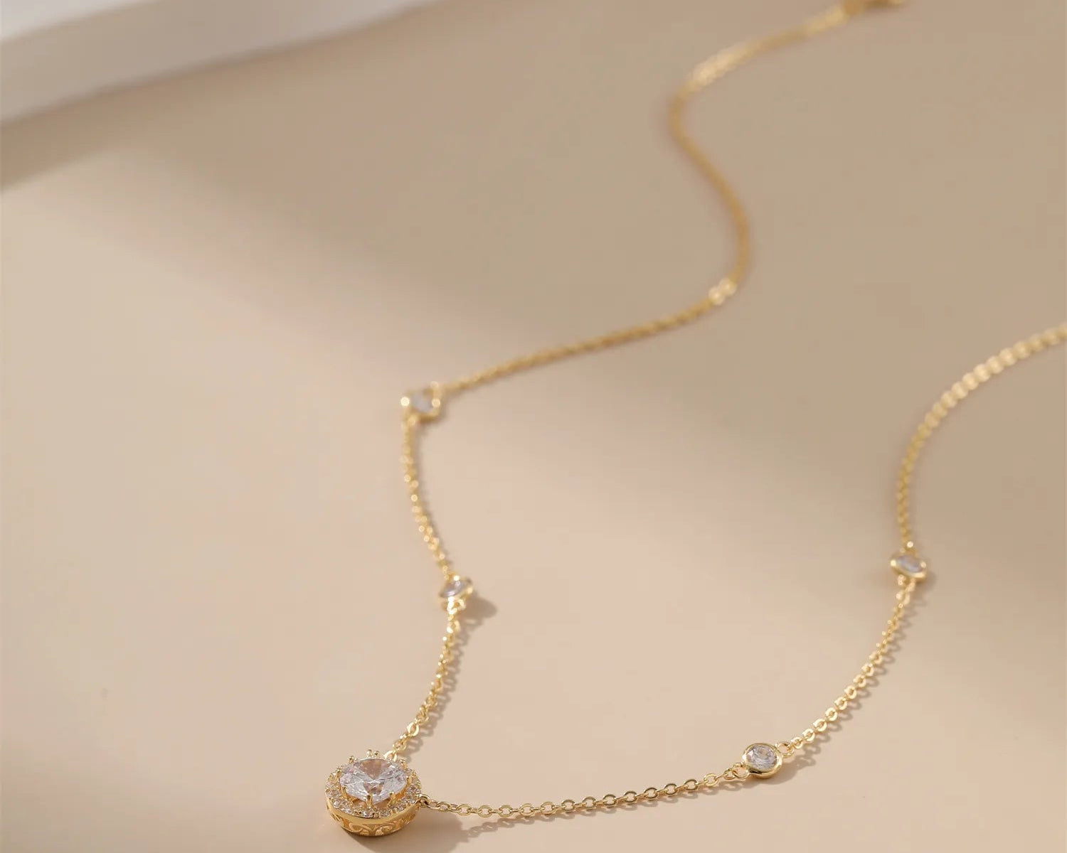 Micro-Set CZ Round Pendant Collarbone Necklace - Alarita