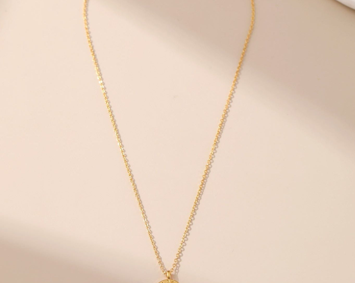 Chain Sun Charm Necklace - Alarita