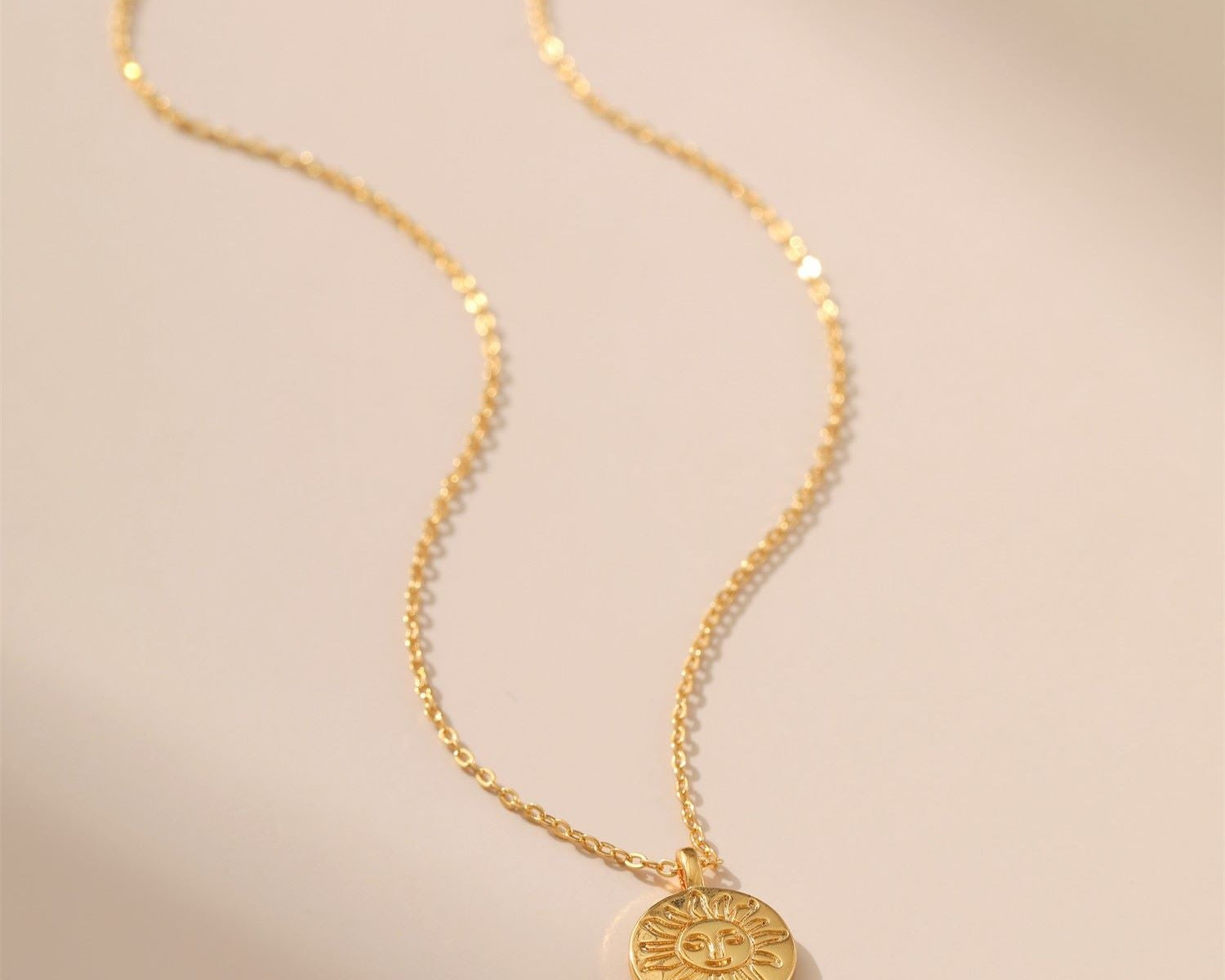 Chain Sun Charm Necklace - Alarita