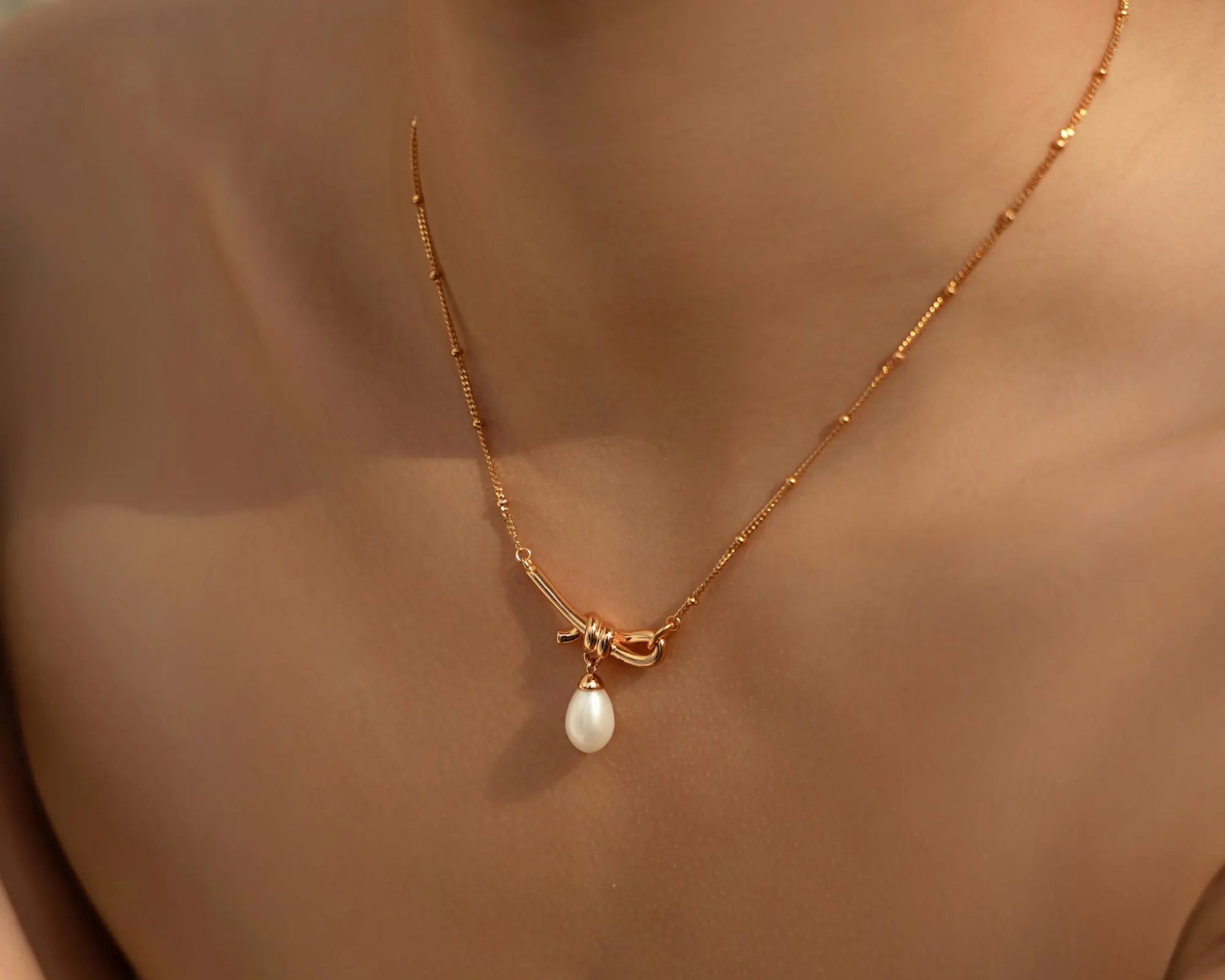 Vintage Gold Knot Pearl Necklace - Alarita