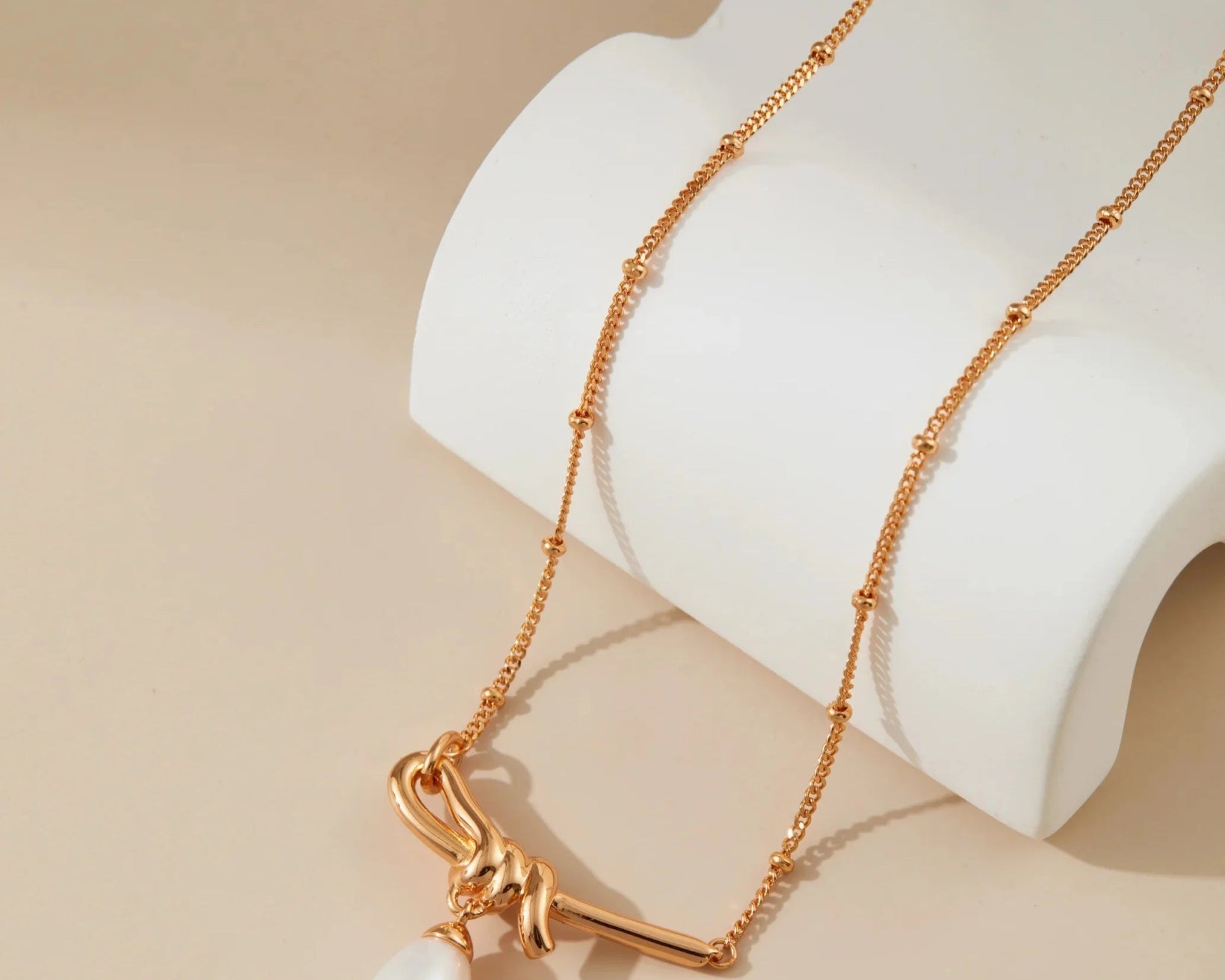 Vintage Gold Knot Pearl Necklace - Alarita