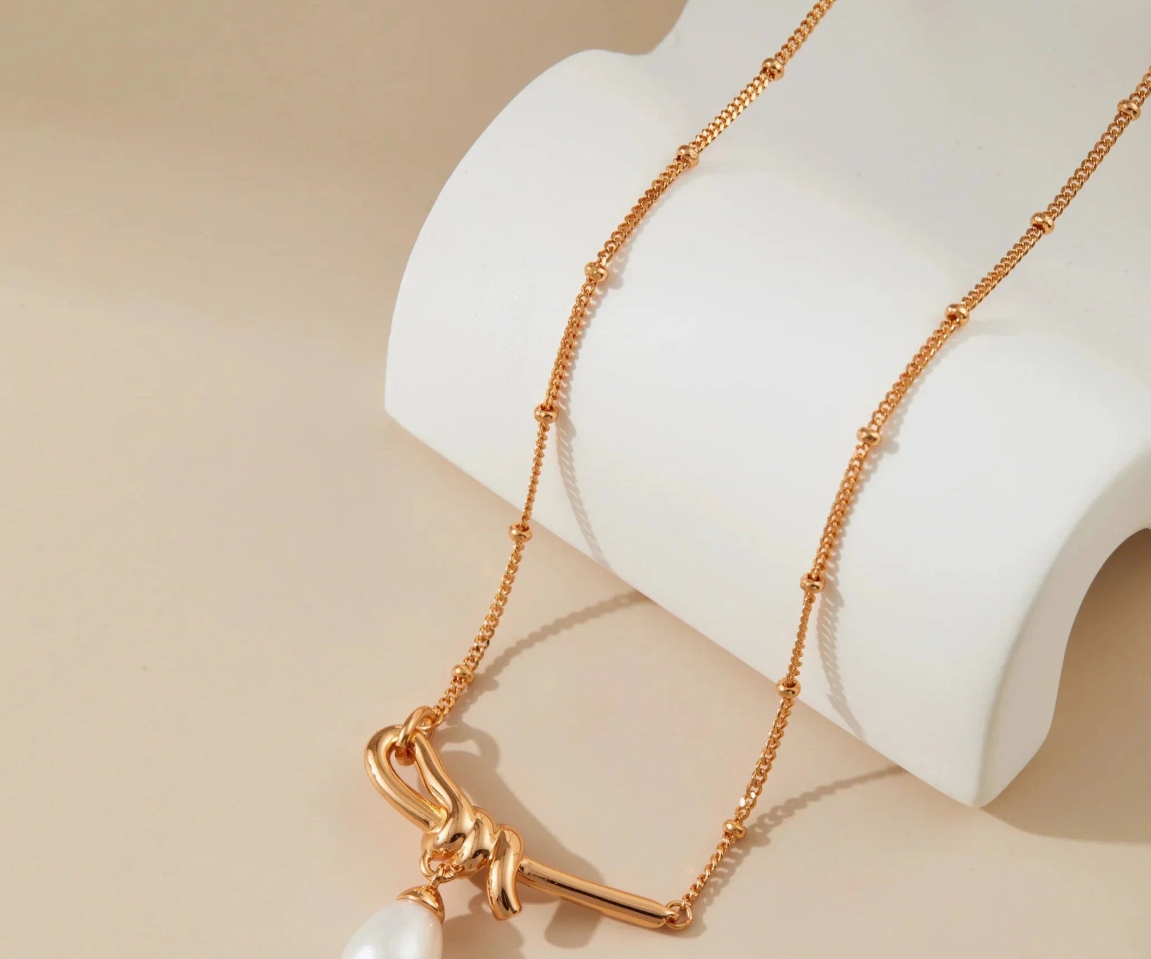 Vintage Gold Knot Pearl Necklace - Alarita