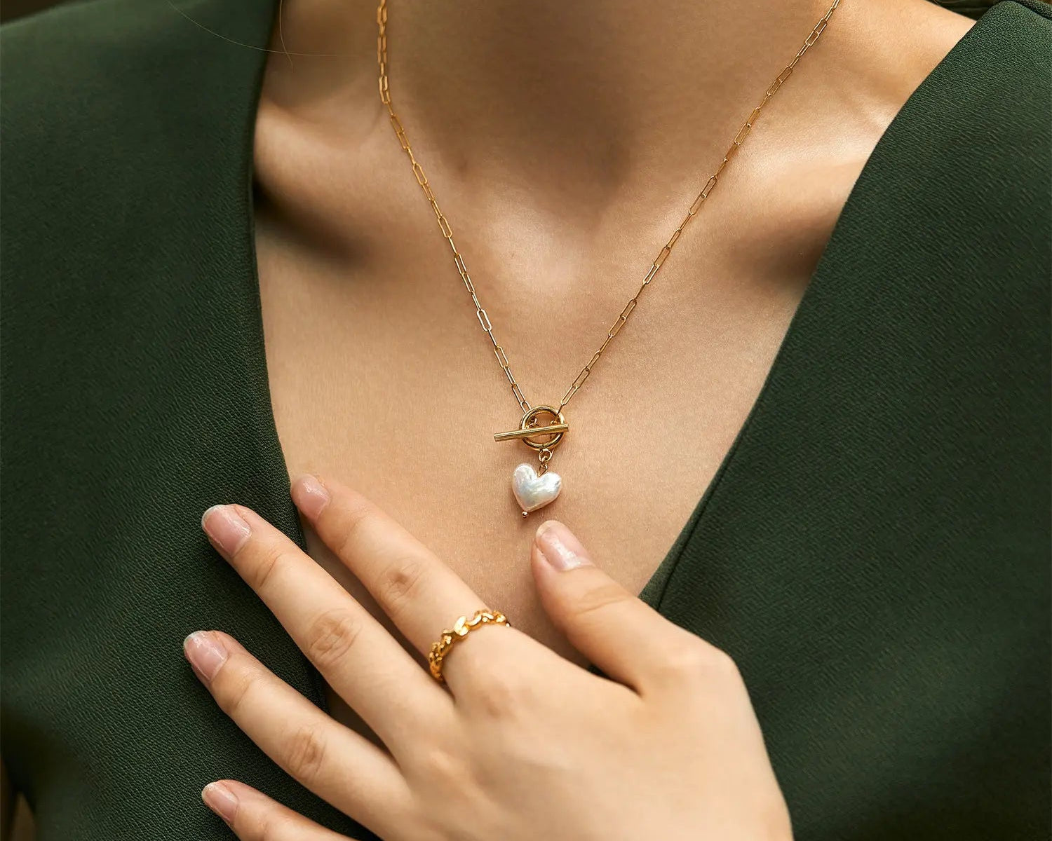 French Luxe Wave Crest Open Ring Heart-Shaped Natural Baroque Necklace