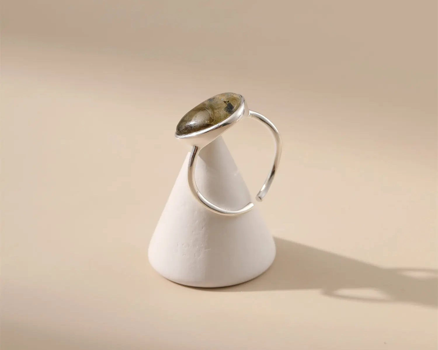 Moonstone Ring - Silver - Alarita