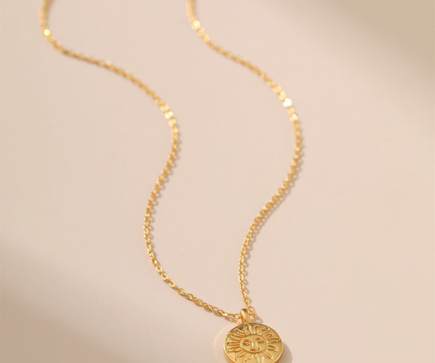 Chain Sun Charm Necklace - Alarita