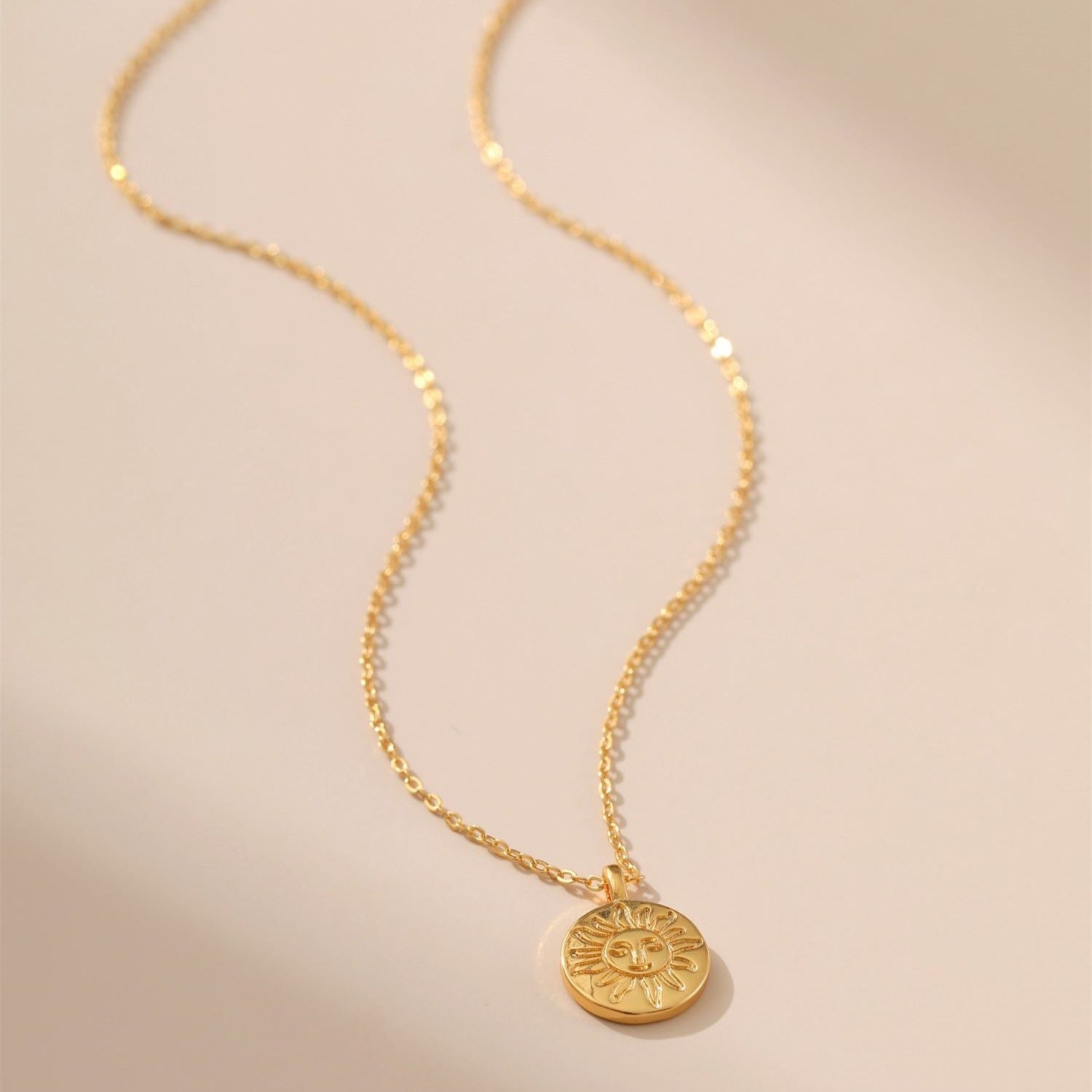Chain Sun Charm Necklace - Alarita