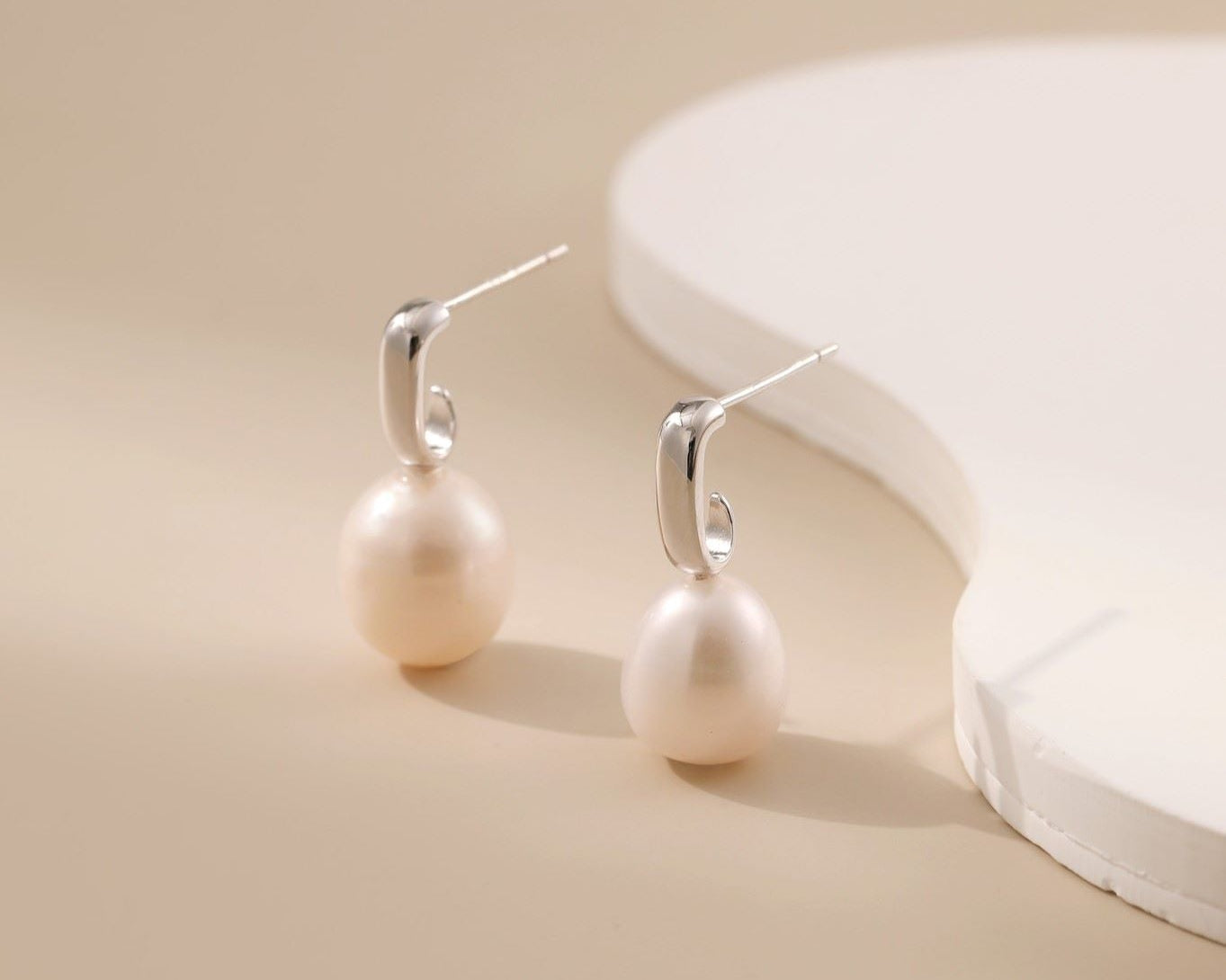 Nura Drop Pearl Earrings - Alarita