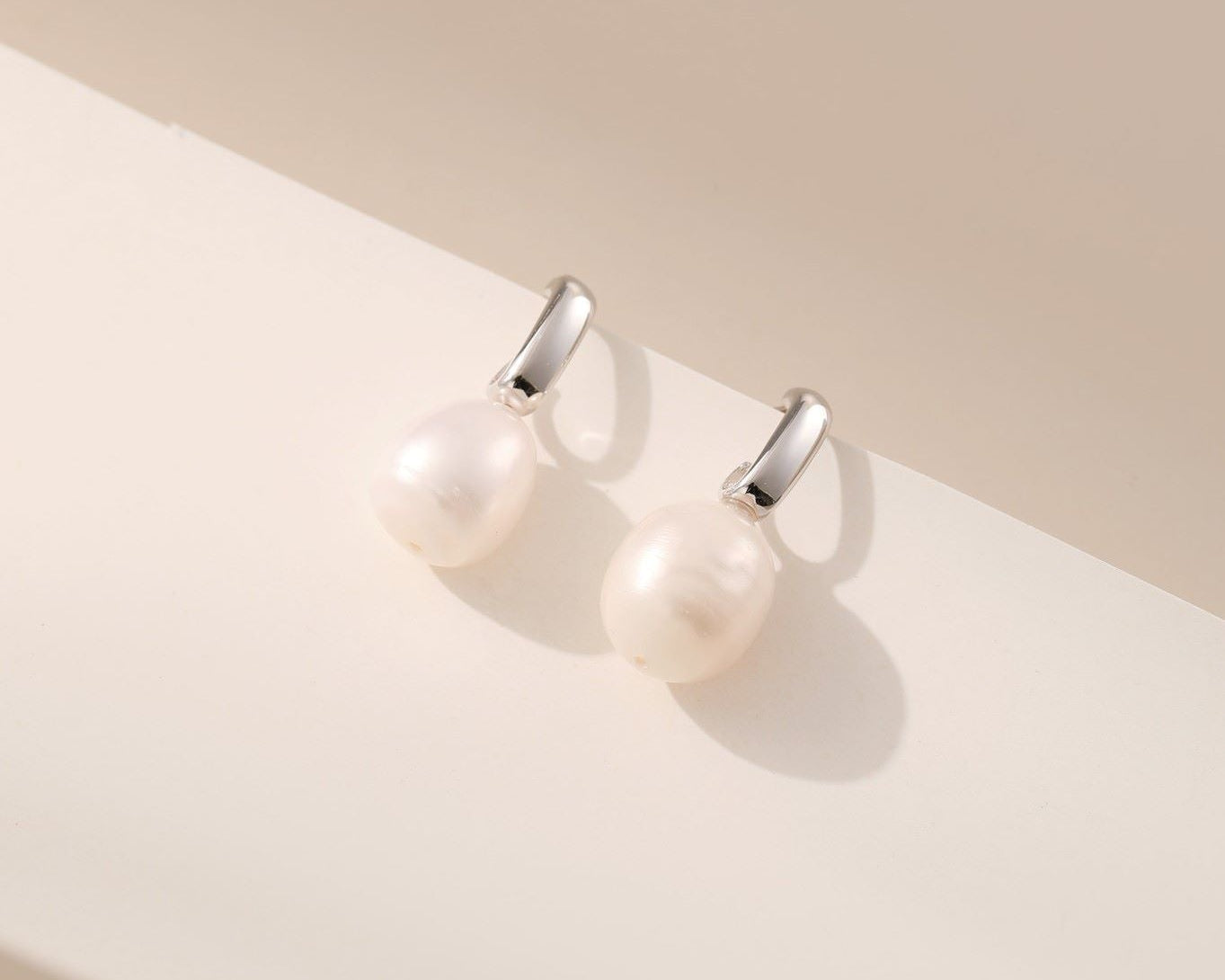 Nura Drop Pearl Earrings - Alarita