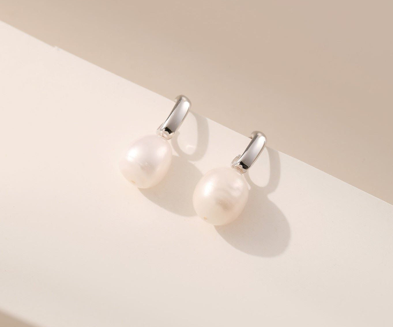 Nura Drop Pearl Earrings - Alarita