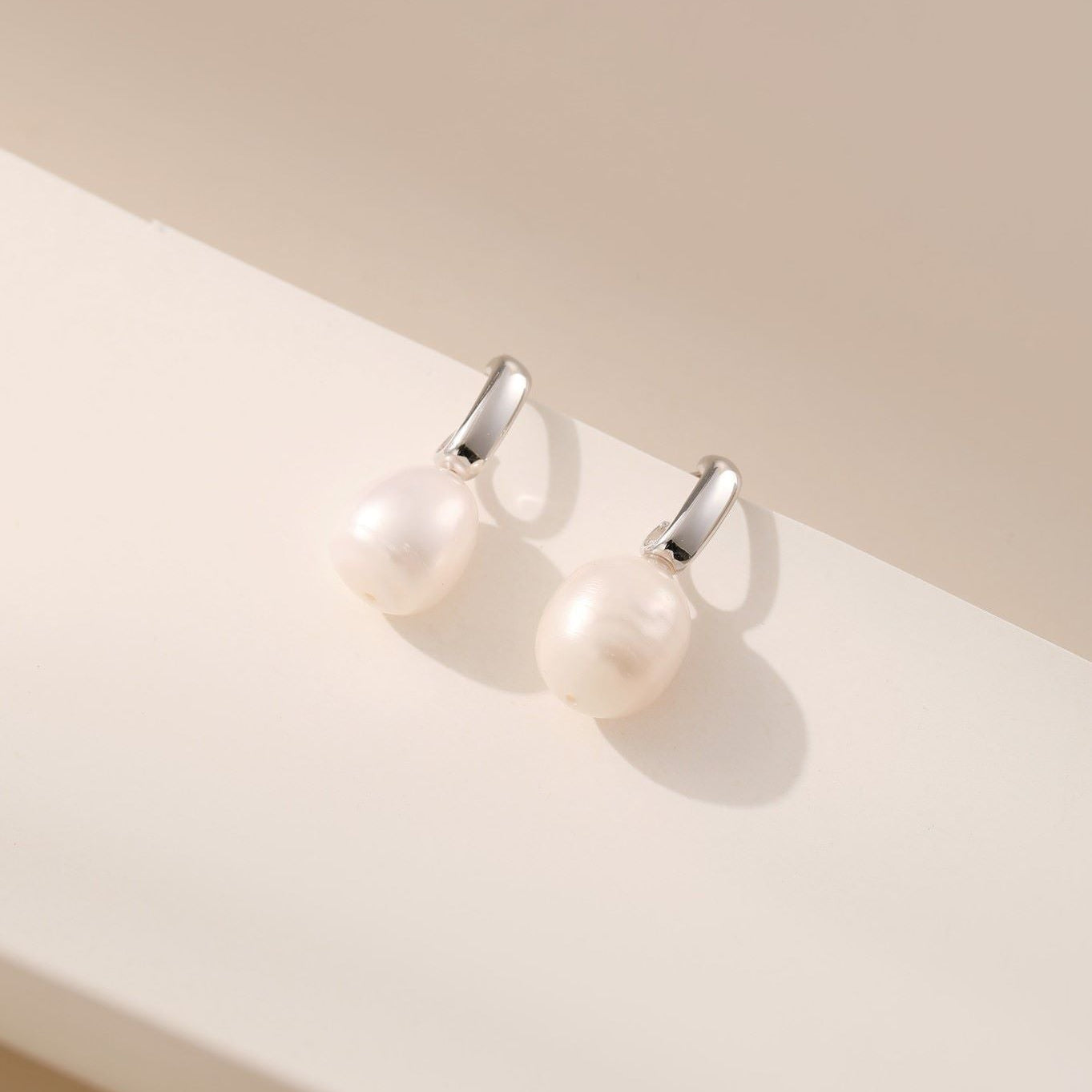 Nura Drop Pearl Earrings - Alarita
